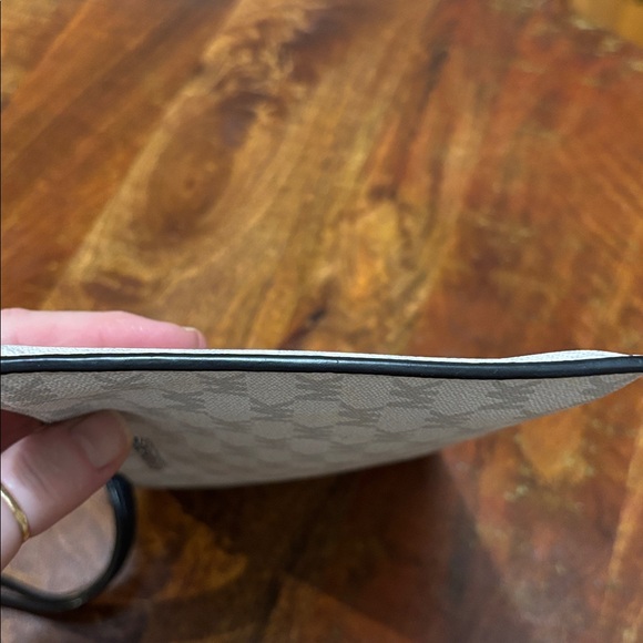 Michael Kors Ivory Jet Set MK Logo Wristlet - Picture 7 of 11